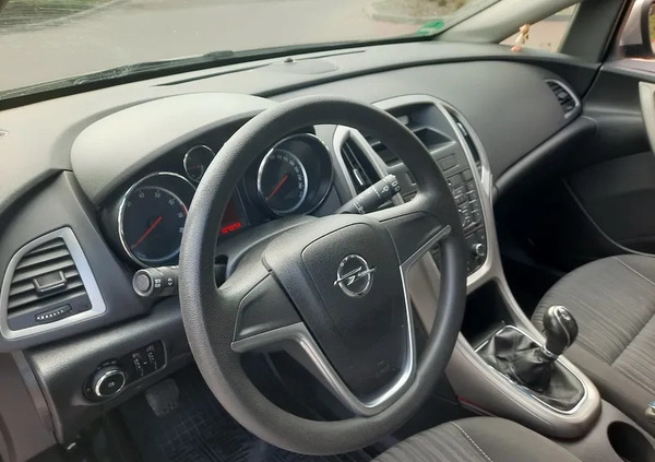 Opel Astra cena 20900 przebieg: 127000, rok produkcji 2010 z Kołobrzeg małe 326